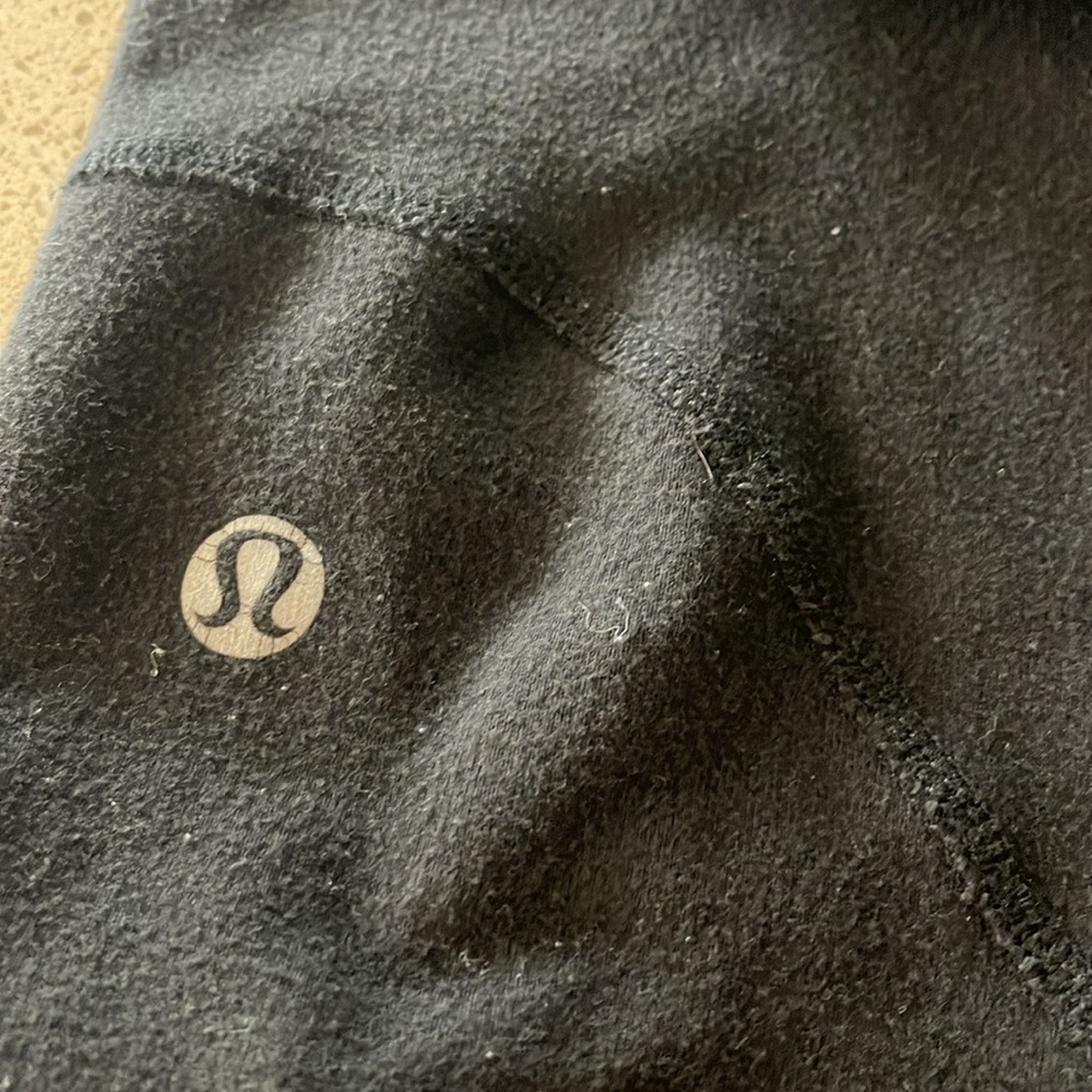 Lululemon Low Rise Black Ruffle Leg Leggings 2 - Picture 8 of 8